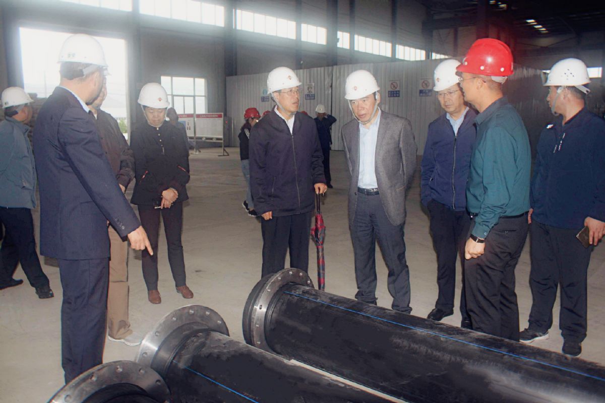 定西市政協(xié)主席陳尊鋒、市委常委、常務(wù)副市長陳曾勇 一行領(lǐng)導(dǎo)蒞臨我公司開展企業(yè)考察